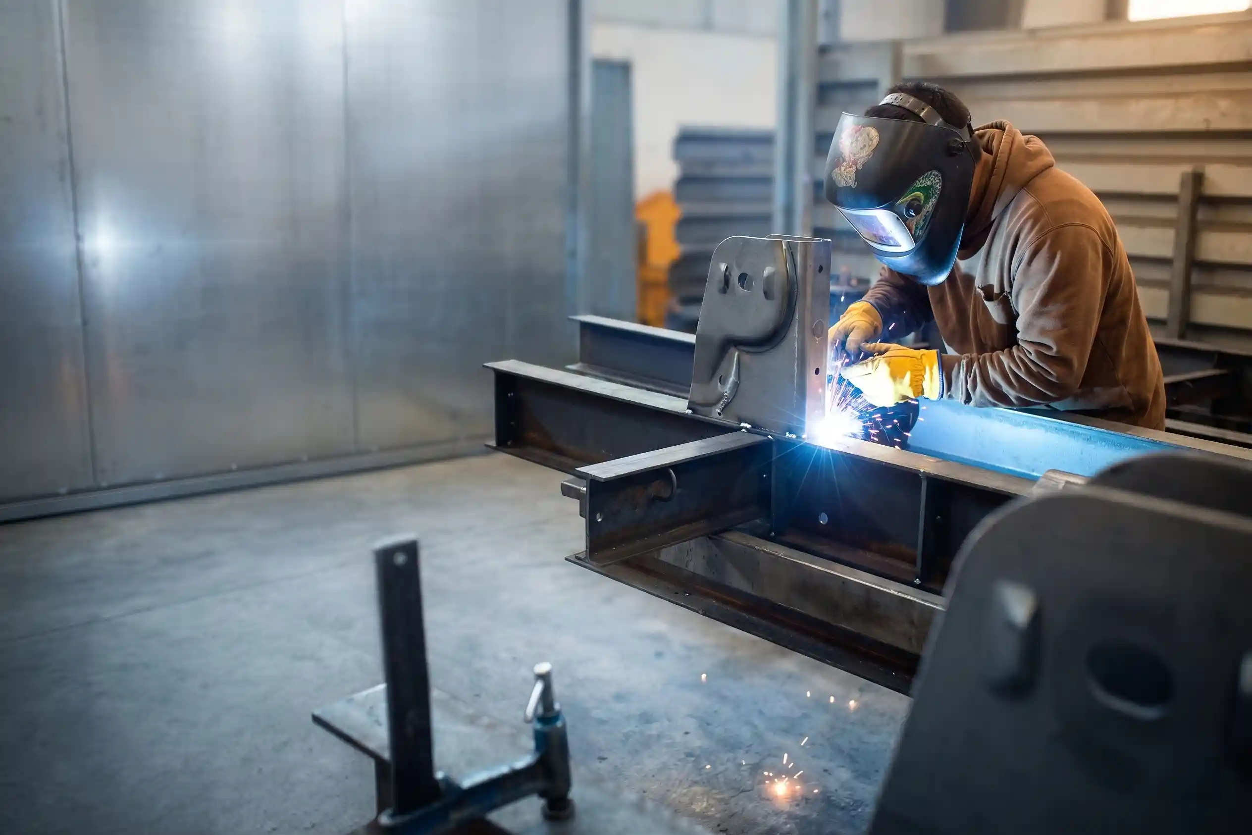 Estribo escamoteable con descansillo: seguridad y comodidad para los operarios